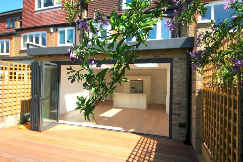 Double-storey rear